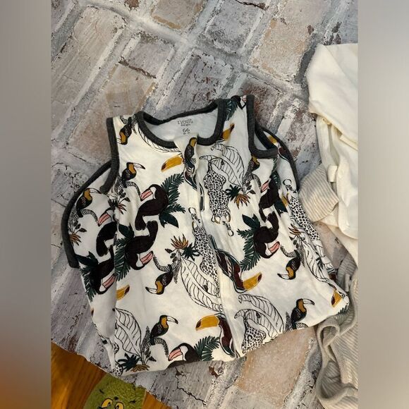 Nest Designs Sleep Sack with Onesies bundle 0-6 months - Picture 5 of 10